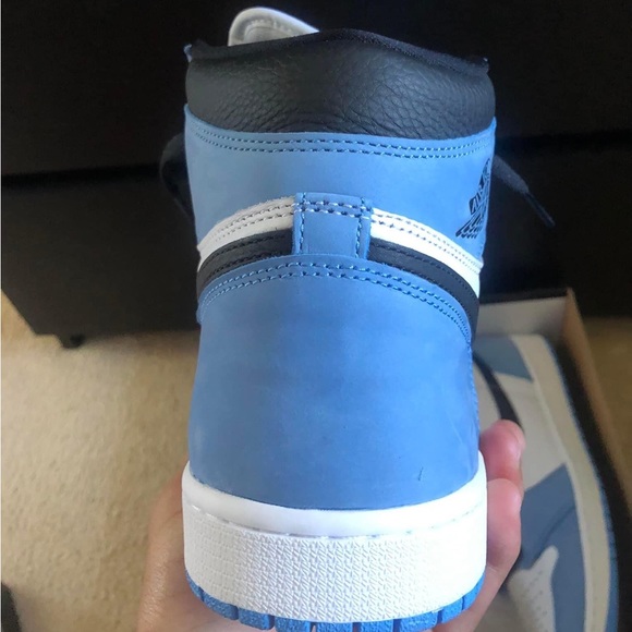 Air Jordan Retro 1 High OG | University Blue | 11 - Picture 3 of 5